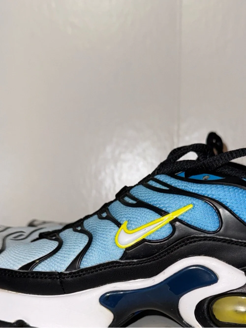 Nike Kids TN 4.5Y Blue Gradient Foam Runner Sneakers with Yellow Swoosh